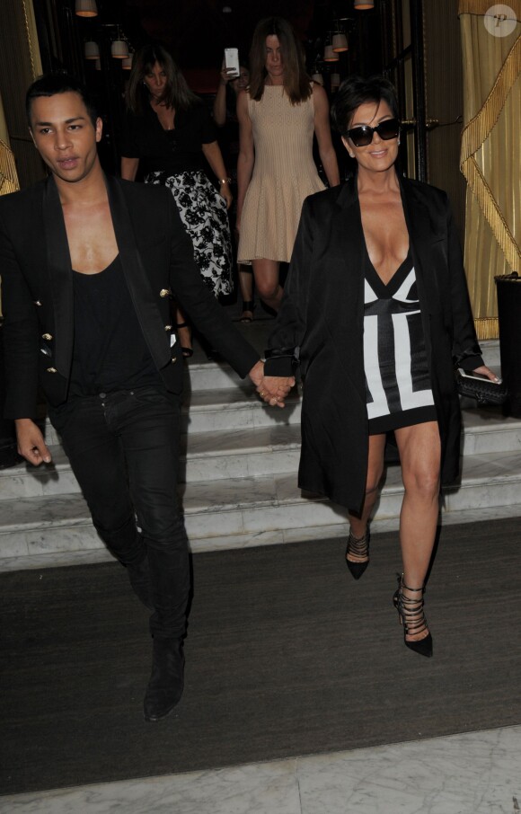 Kris Jenner est allée dîner au restaurant Costes à Paris, avec le styliste de la maison Balmain, Olivier Rousteing. Le 11 juin 2015  