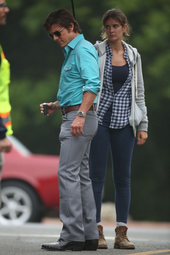 Tom Cruise avec son assistante Emily sur le tournage de "Mena" en Géorge le 27 mai 2015.