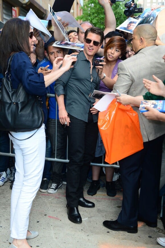 Tom Cruise fait des photos à son arrivée au Daily Show with Jon Stewart à New York le 5 juin 2014.