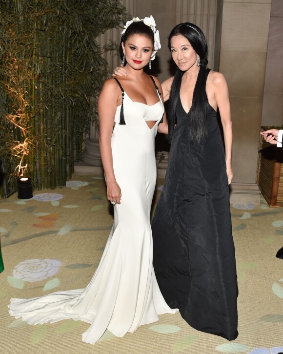Vera Wang, Selena Gomez  - Soirée Costume Institute Gala 2015 (Met Ball) au Metropolitan Museum célébrant l'ouverture de Chine: à travers le miroir à New York, le 4 mai 2015.