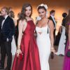 Selena Gomez, Hailee Steinfeld - Soirée Costume Institute Gala 2015 (Met Ball) au Metropolitan Museum célébrant l'ouverture de Chine: à travers le miroir à New York, le 4 mai 2015.
