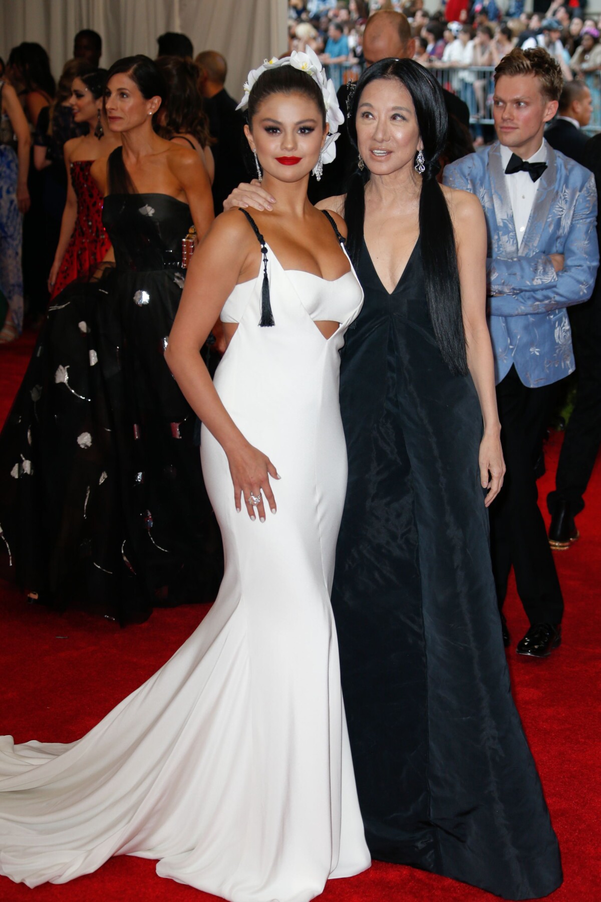 Photo Selena Gomez et Vera Wang Soirée Costume Institute Gala 2015