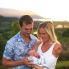 Bethany Hamilton avec son époux Adam Dirks et leur bébé Tobias - photo publiée sur son compte Instagram le 15 juin 2015