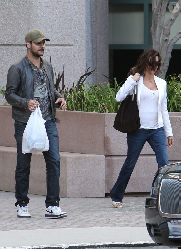 Penelope Cruz et son frère Eduardo à Beverly Hills le 22 mars 2011. 