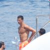 Cristiano Ronaldo avec ses copains sur un yacht à Saint-Jean-Cap-Ferrat au large de Monaco, le 1er juin 2015.