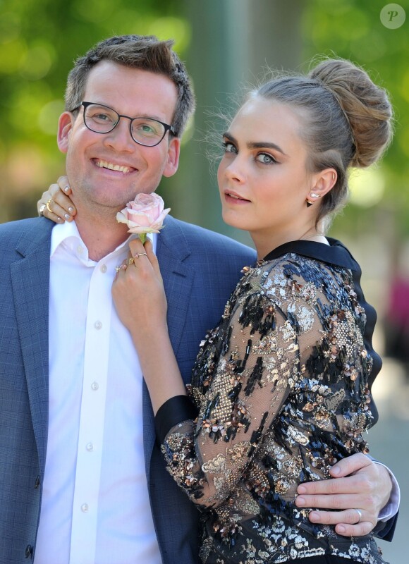 Cara Delevingne et John Green - Photocall du film "La Face Cachée de Margo" (Paper Towns) au Champ-de-Mars le 17 juin 2015 à Paris.