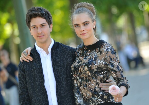 Cara Delevingne, Nat Wolff - Photocall du film "La Face Cachée de Margo" (Paper Towns) au Champ-de-Mars le 17 juin 2015 à Paris.