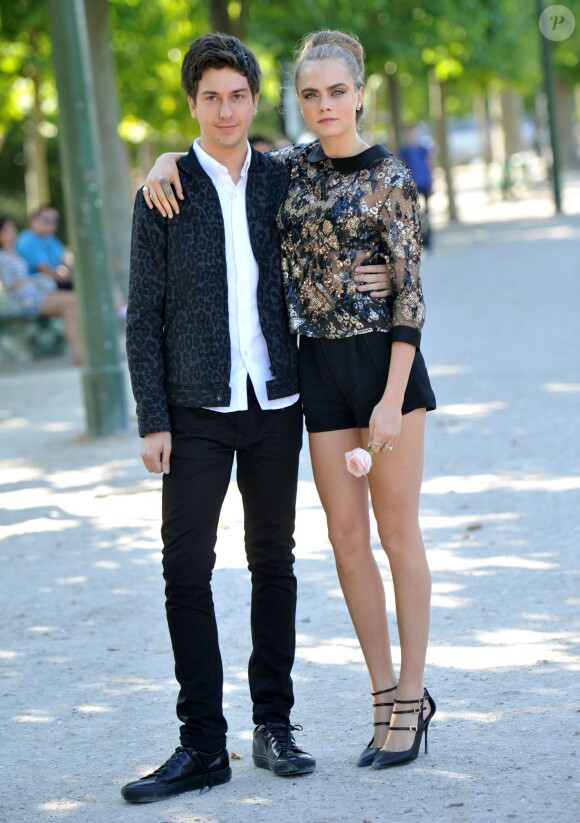 Cara Delevingne, Nat Wolff - Photocall du film "La Face Cachée de Margo" (Paper Towns) au Champ-de-Mars le 17 juin 2015 à Paris.