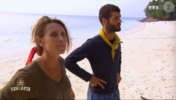 Chantal et Sébastien arrivent à la maison du pêcheur, dans Koh-Lanta 2015 (épisode 9) sur TF1, le vendredi 19 juin 2015.
