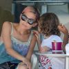 Exclusive - Nicole Richie et sa petite Harlow, après l'école, s'offrent un moment de gourmandise chez Menchie's Frozen Yogurt, le 19 juin 2015