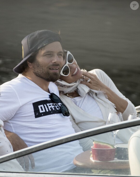 Pamela Anderson, son fils Dylan Jagger Lee, et son ex mari Rick Salomon se promènent sur le port et font un tour de bateau à Copenhague, le 29 juillet 2014