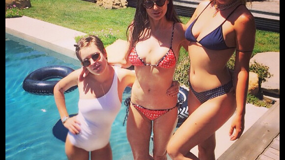 Demi Moore en bikini : 50 ans passés et encore plus bombesque que ses filles !