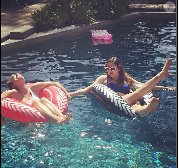 Tallulah Belle et une amie - Instagram, juin 2015