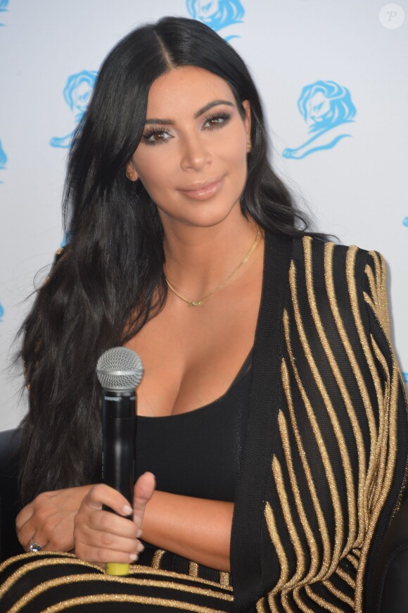 Kim Kardashian en conférence à Cannes, dans le cadre du festival Cannes Lions. Le 24 juin 2015.