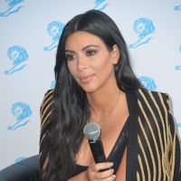 Kim Kardashian, enceinte : Une femme ivre et nue la réveille à Cannes