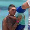 Marco Verratti en vacances à Formentera (Espagne) avec sa belle Laura et leur fils Tommaso (1 an) le 24 juin 2015.