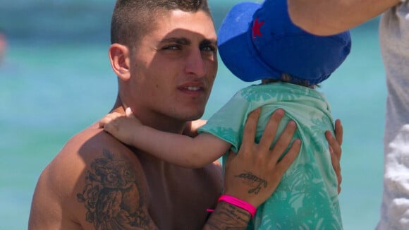 Marco Verratti (PSG) : Complice avec Laura et leur bébé pour une pause au soleil