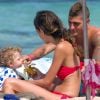 Marco Verratti en vacances à Formentera (Espagne) avec sa belle Laura et leur fils Tommaso le 24 juin 2015.