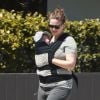 Emily Deschanel se promène avec son bébé de 16 jours à Santa Monica avec des amis. Le 25 juin 2015  