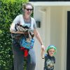 Exclusif - Emily Deschanel, qui vient d'accoucher de son second enfant, se promène avec son fils Henry Hornsby dans les rues de Los Angeles. Le 25 juin 2015  