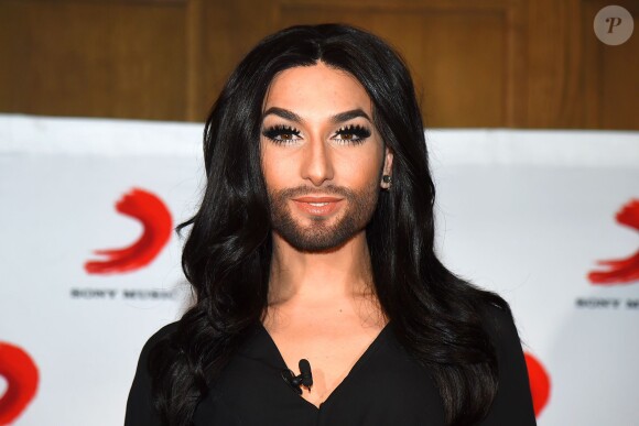 Conchita Wurst présente son nouvel album et son livre lors d'une conférence de presse à Berlin. Le 3 mars 2015