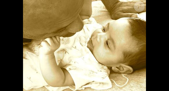 Vin Diesel pose avec sa fille Pauline née fin mars 2015. Photo postée le 28 juin 2015.
