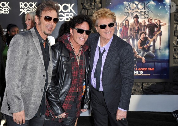 Jonathan Cain, Neal Schon et Ross Valory - Les membres du groupe The Journay arrivent à la première de Rock of Ages, à Los Angeles le 8 juin 2012