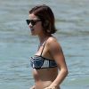 Exclusif - Lucy Hale se baigne sur une plage lors de ses vacances à Hawaï, le 2 juillet 2015.