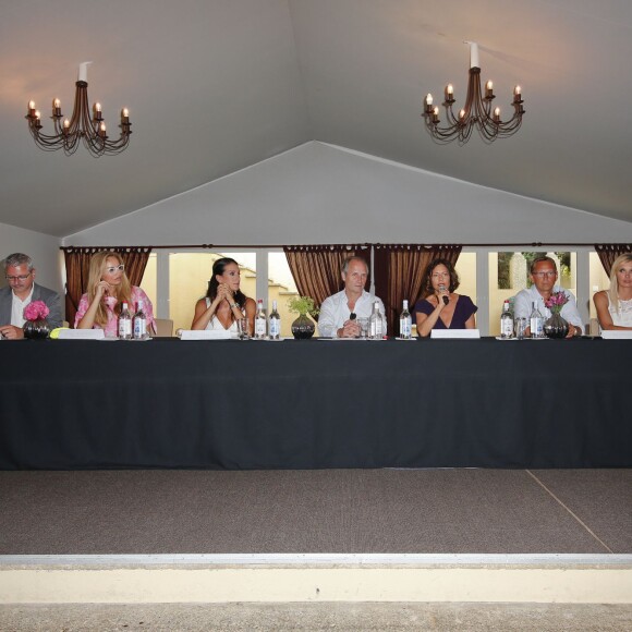 Philippe Peyrard, Adriana Karembeu, Magali Deperrier, Hippolyte Girardot, Gisèle Tsobanian, Victoria Ravva et William Accambray, lors de la soirée caritative annuelle Try Me en faveur des enfants hospitalisés, à Mougins, le 3 juillet 2015.