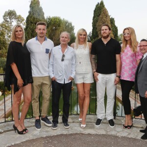 Hippolyte Girardot, Victoria Ravva, William Accambray, Adriana Karembeu et Jean-Marc Généreux, lors de la soirée caritative annuelle Try Me en faveur des enfants hospitalisés, à Mougins, le 3 juillet 2015.