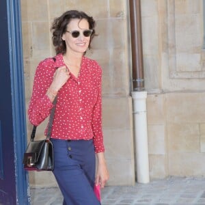 Inès de la Fressange lors du défilé Schiaparelli (collection haute couture automne-hiver 2015-2016) à l'hôtel d'Evreux. Paris, le 6 juillet 2015.