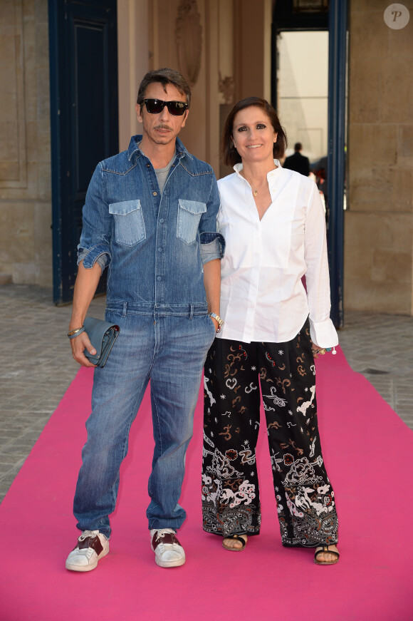 Pierpaolo Piccioli et Maria Grazia Chiuri lors du défilé Schiaparelli (collection haute couture automne-hiver 2015-2016) à l'hôtel d'Evreux. Paris, le 6 juillet 2015.