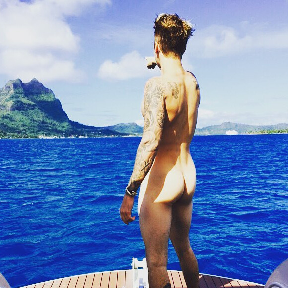 Justin Bieber cul nu en vacances le 7 juillet 2015.