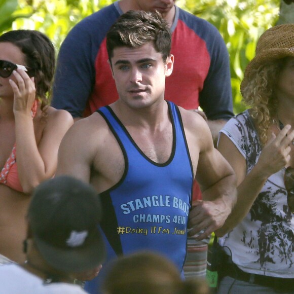 Exclusif - Zac Efron - Tournage du film "Mike and Dave Need Wedding Dates" à Hawaï le 16 juin 2015. 