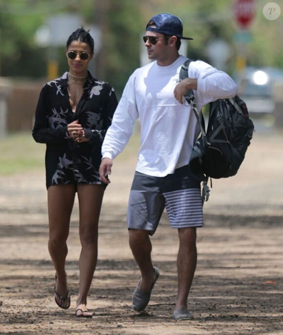 Zac Efron et sa petite amie Sami Miro se baladent en amoureux à Oahu à Hawaii , le 30 mai 2015 