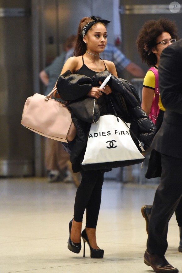 Exclusive - Ariana Grande et Tyler Ford du magazine Rookie arrivent à l'aéroport de JFK, à New york, le 29 juin 2015  