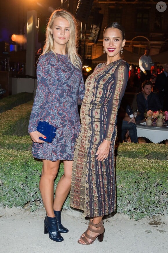 Exclusif - Jessica Alba et sa meilleure amie Kelly Sawyer - Arrivée des people à la soirée pour fêter l'ouverture du Flagship Store "Tory Burch" dans le jardin de l'hôtel de Sully à Paris, le 7 juillet 2015.