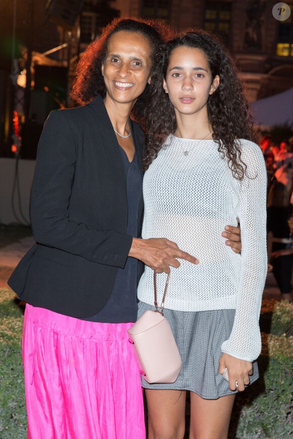 Karine Silla et sa fille Iman Pérez - Soirée pour fêter l'ouverture du Flagship Store "Tory Burch" dans le jardin de l'hôtel de Sully à Paris, le 7 juillet 2015.