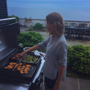 Taylor Swift cuisine pour Calvin Harris sur Instagram, le weekend du 4 juillet 2015