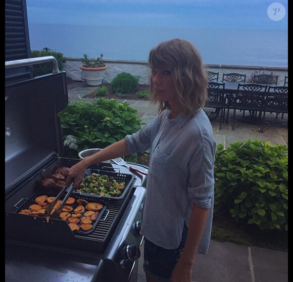 Taylor Swift cuisine pour Calvin Harris sur Instagram, le weekend du 4 juillet 2015