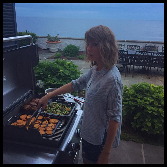 Taylor Swift cuisine pour Calvin Harris sur Instagram, le weekend du 4 juillet 2015
