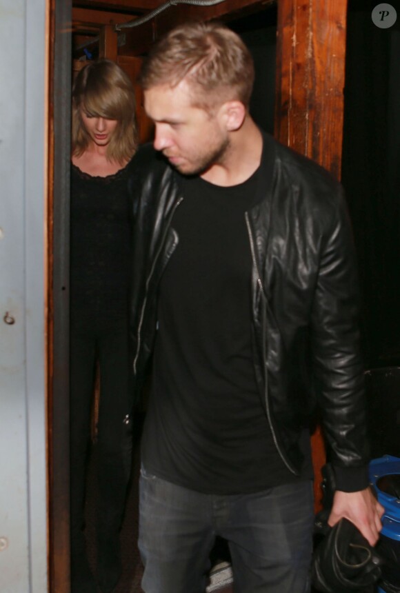 Taylor Swift et le DJ Calvin Harris confirment leur relation amoureuse en sortant main dans la main du club Troubadour à West Hollywood le 2 avril 2015.