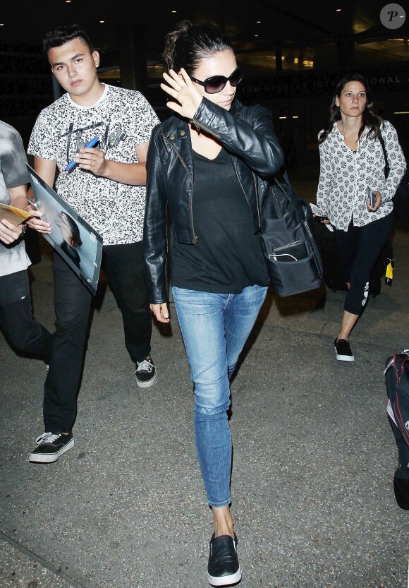 Mila Kunis au Los Angeles International Airport, le 25 juin 2015.