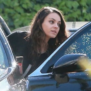 Exclusif - Mila Kunis va déjeuner avec des amis à Studio City, le 2 mars 2015.