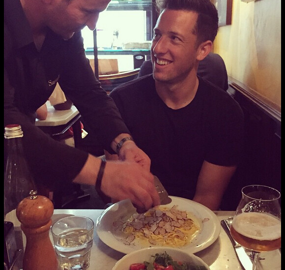 Claire Holt a posté une photo de Matt Kaplan au restaurant / juillet 2015