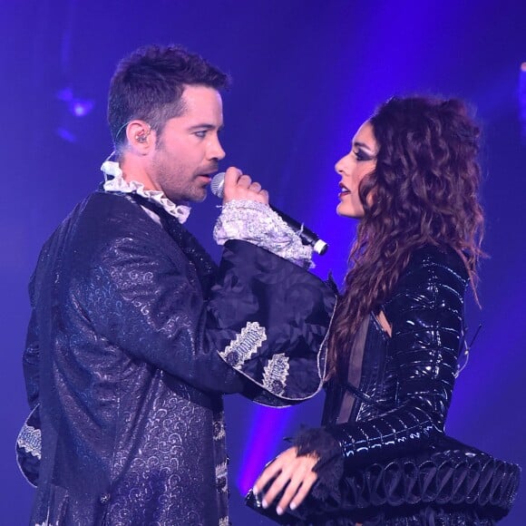 Emmanuel Moire et Sofia Essaïdi lors du grand bal masqué de Kamel Ouali au Château de Versailles le 27 juin 2015.