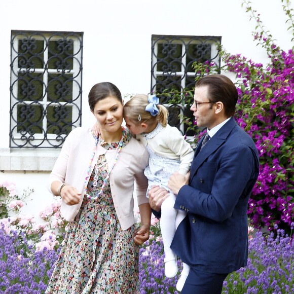 La princesse Victoria de Suède a fêté le 14 juillet 2015 son 38e anniversaire à la Villa Solliden, en compagnie de ses parents, de son mari le prince Daniel, et de leur fille la princesse Estelle, 3 ans, qui a fait le show, comme à son habitude.