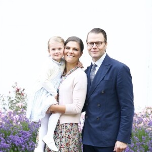 La princesse Victoria de Suède a fêté le 14 juillet 2015 son 38e anniversaire à la Villa Solliden, en compagnie de ses parents, de son mari le prince Daniel, et de leur fille la princesse Estelle, 3 ans, qui a fait le show, comme à son habitude.