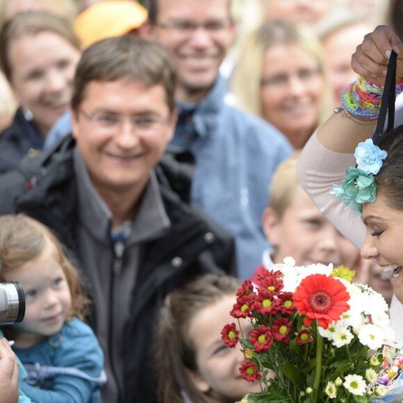 La princesse Victoria de Suède a célébré le 14 juillet 2015 son 38e anniversaire à la Villa Solliden, en compagnie de ses parents, de son mari le prince Daniel, et de leur fille la princesse Estelle, 3 ans, qui a fait le show, comme à son habitude.