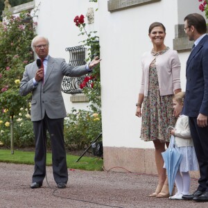 La princesse Victoria de Suède a fêté le 14 juillet 2015 son 38e anniversaire à la Villa Solliden, en compagnie de ses parents, de son mari le prince Daniel, et de leur fille la princesse Estelle, 3 ans, qui a fait le show, comme à son habitude.